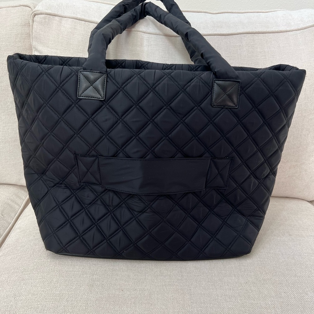 Joan & David zippered bag - Picture 2 of 5